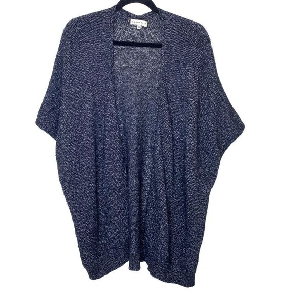 Aritzia Community Iconic Cape - Picture 3 of 9